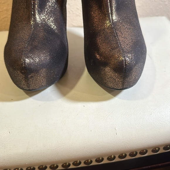 Rock and Republic bronze metallic booties size 9 1/2 - Picture 4 of 8